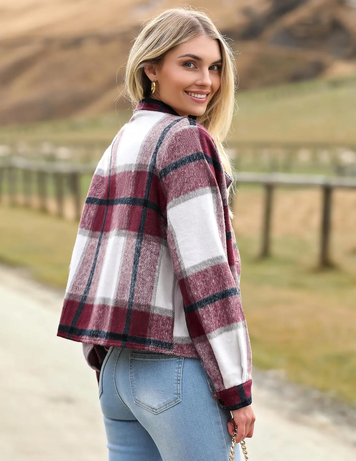 HOTOUCH Womens Flannels Fall Cropped Shacket Plaid Jacket Long Sleeve Button Down Coat 2024 Fall Fashion Trendy Outfits
